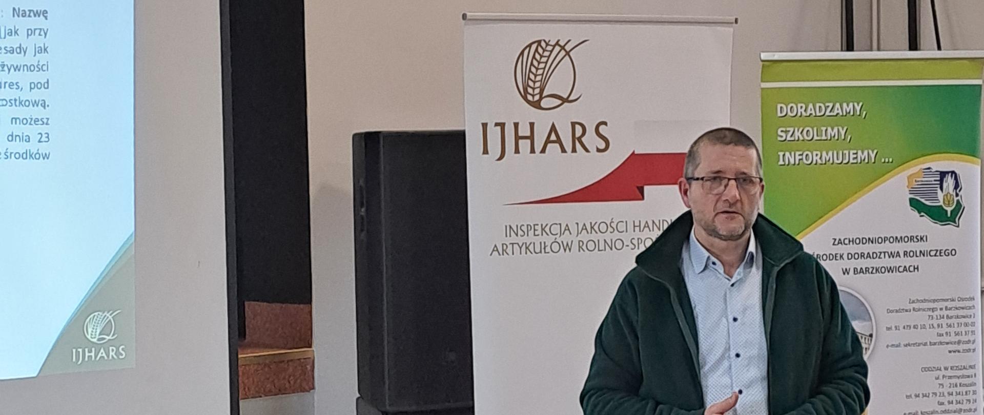 Kierownik Wydziału Kontroli podczas szkolenia