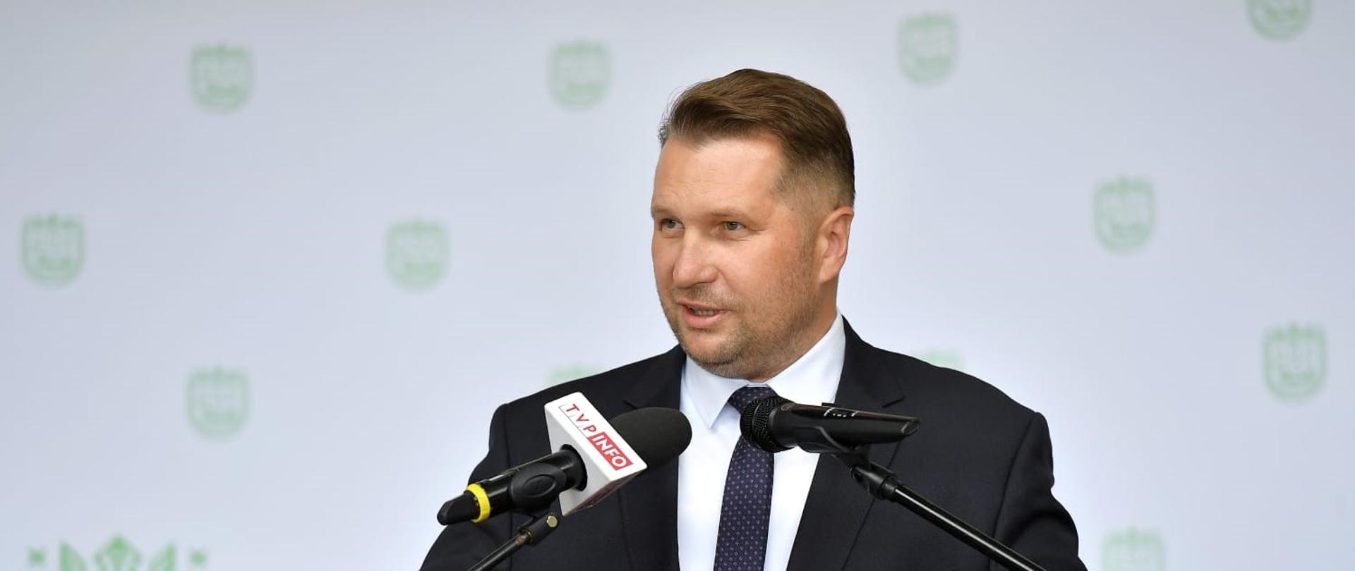 Uroczystość otwarcia pasa startowego przy Centrum Lotniczym PWSZ w Chełmie z udziałem członków kierownictwa MEiN