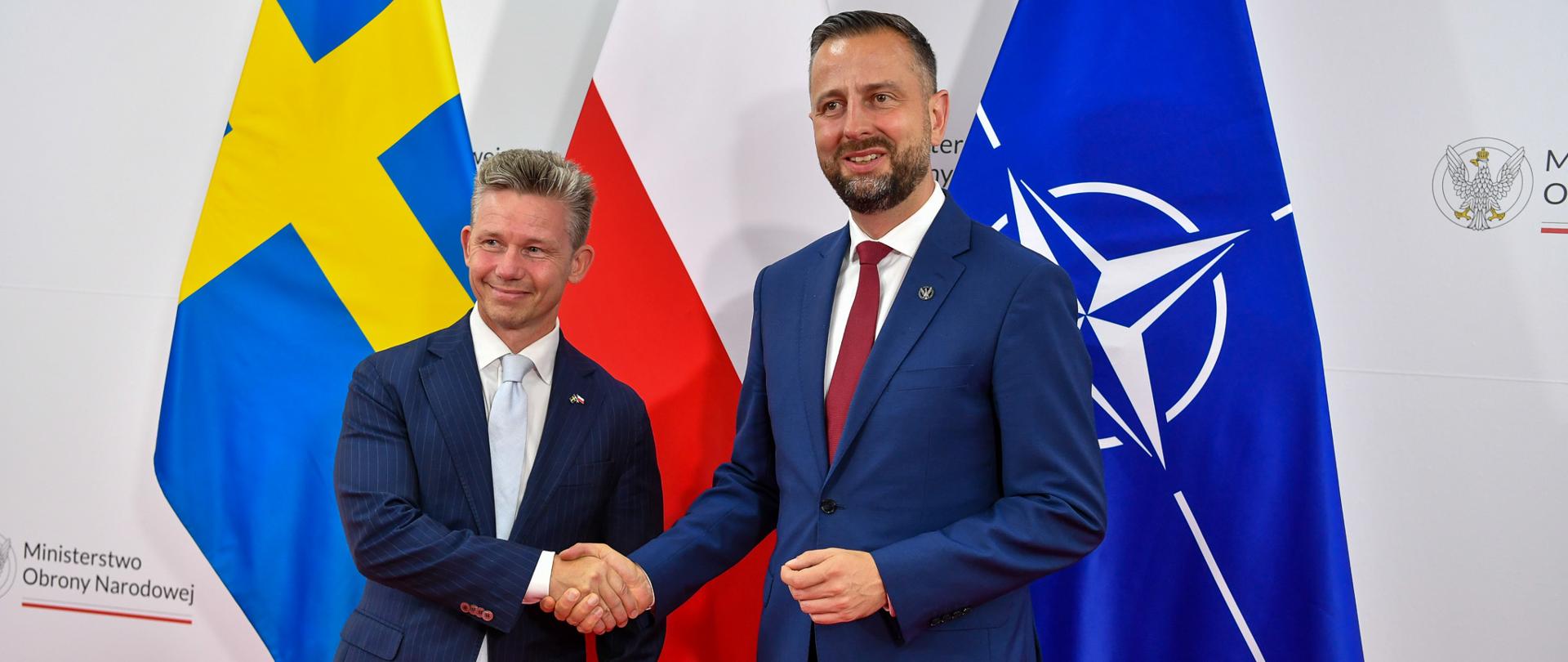 2 września 2025 r. w Kielcach, wicepremier - minister obrony narodowej Władysław Kosiniak - Kamysz wziął udział w Międzynarodowym Salonie Przemysłu Obronnego. W trakcie tegorocznych targów szef MON spotkał się m.in. z ministrem obrony Szwecji Pålem Jonsonem. Fot. plut. Wojciech Król/MON