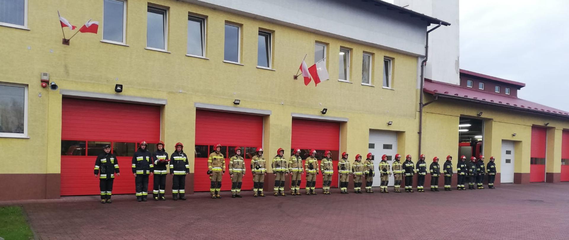 Podniesienie flagi państwowej w JRG