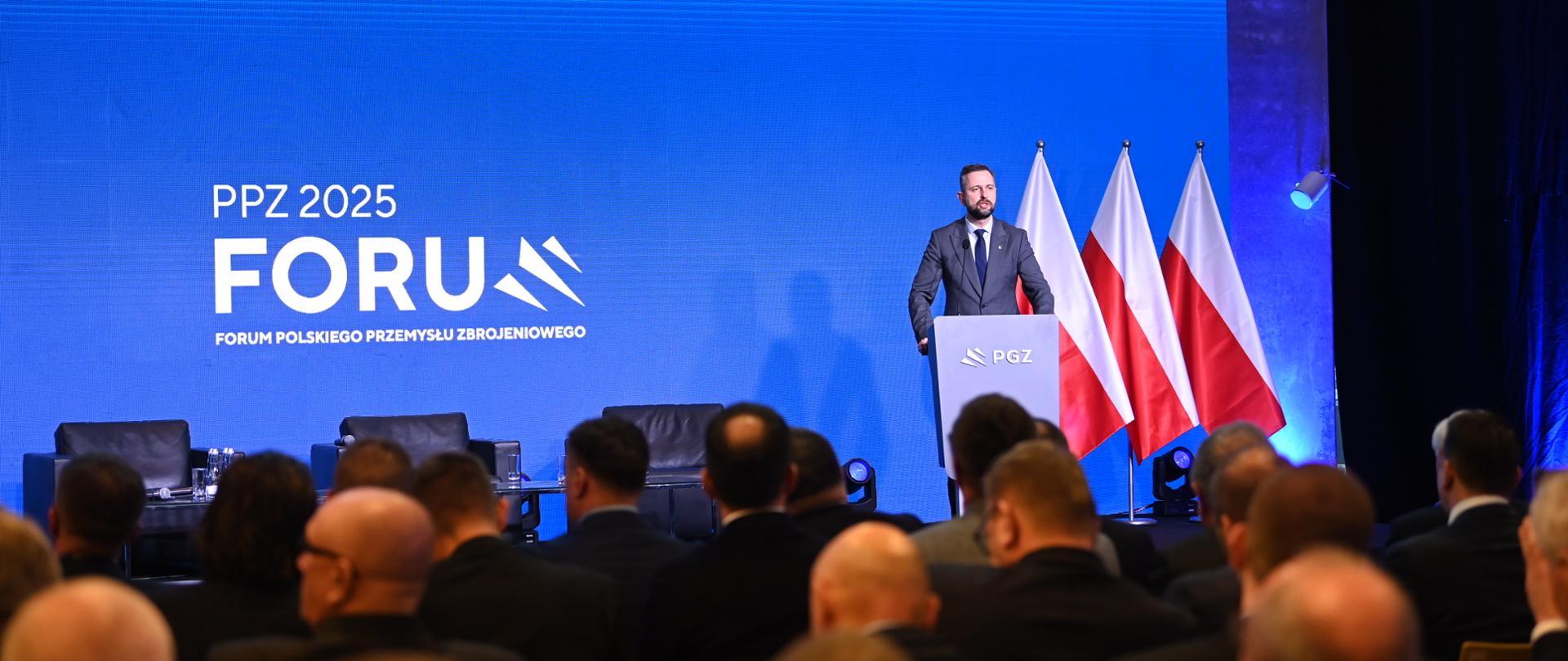 5 marca br. w Warszawie na PGE Narodowym, wicepremier Władysław Kosiniak-Kamysz uczestniczył w Forum Polskiego Przemysłu Zbrojeniowego. W wydarzeniu wzięli również udział przedstawiciele kierownictwa MON w randze sekretarzy stanu Cezary Tomczyk i Paweł Bejda.