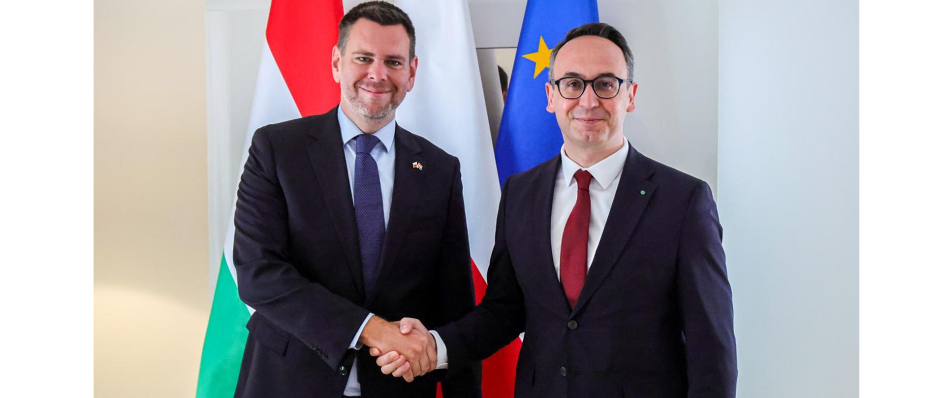 Współpraca dwustronna w transporcie to główna kwestia poruszona podczas rozmowy ministra infrastruktury Dariusza Klimczaka z ministrem transportu i inwestycji Węgier Dávidem Vitézym. Spotkanie w Warszawie odbyło się podczas rozmów premiera Donalda Tuska i premiera Węgier Pétera Magyara. 