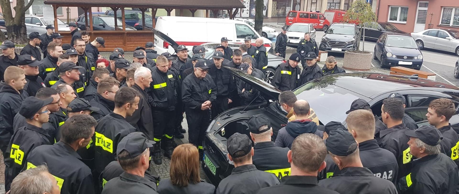 ZASADY POSTĘPOWANIA PODCZAS ZDARZEŃ Z SAMOCHODAMI OSOBOWYMI Z NAPĘDEM ELEKTRYCZNYM
ORAZ W OBRĘBIE INSTALACJI FOTOWOLTAICZNYCH - PRAKTYKA
