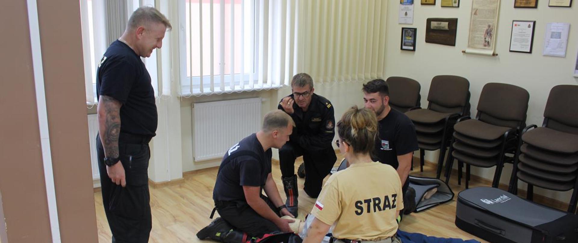 Druhowie podczas egzaminu w zakresie kpp