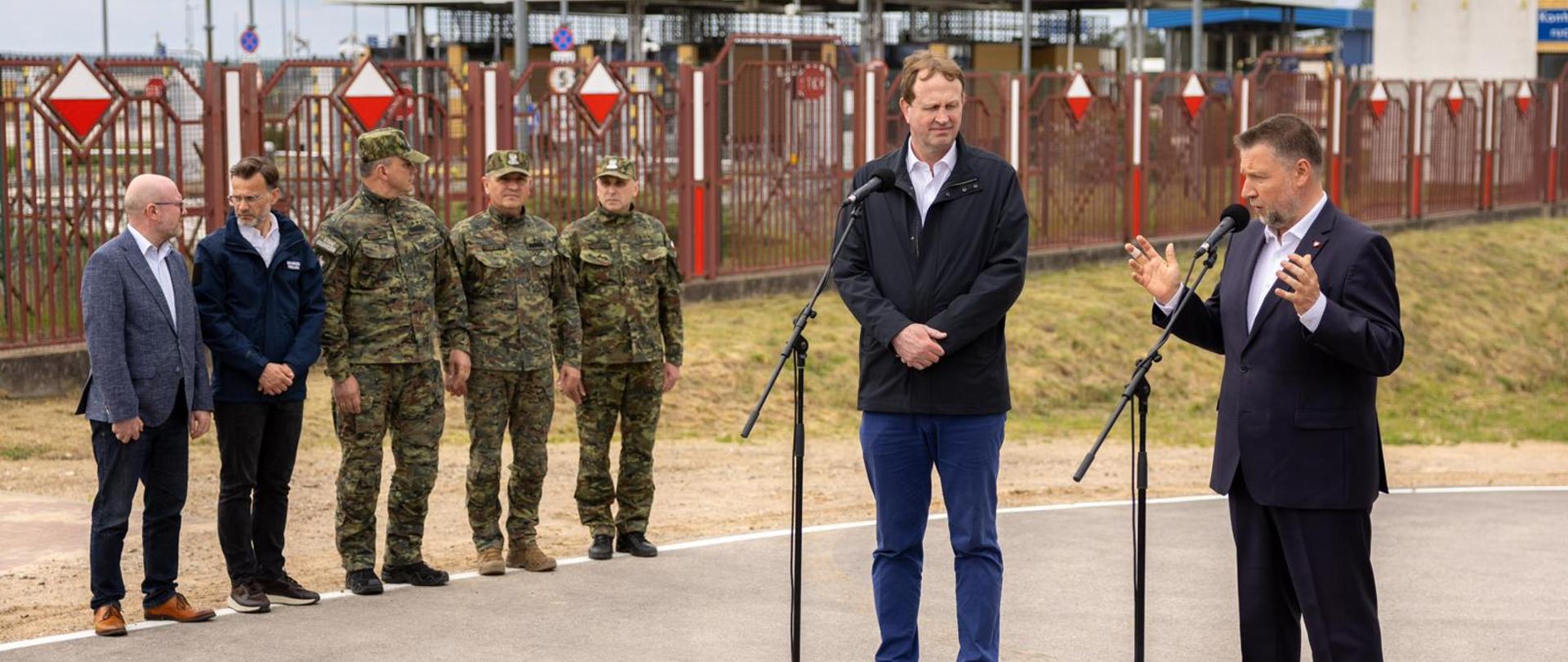 Ministrowie Polski i Irlandii z wizytą w Kuźnicy_11