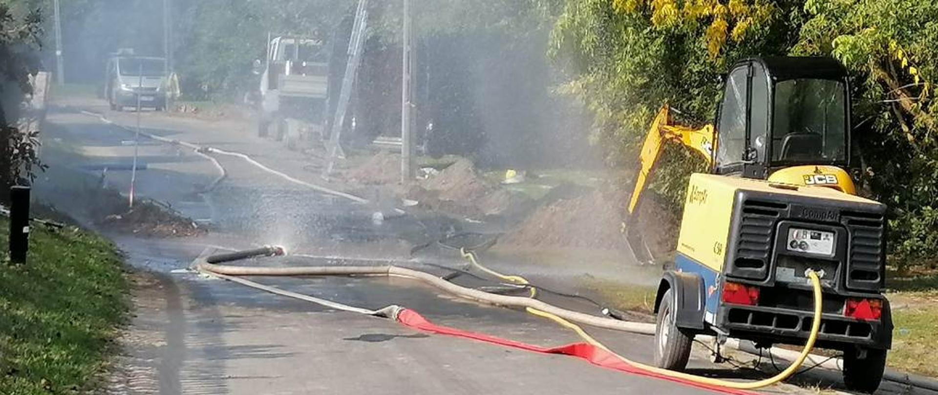 Rozstawione kurtyny wodne w celu ograniczenia emisji gazu