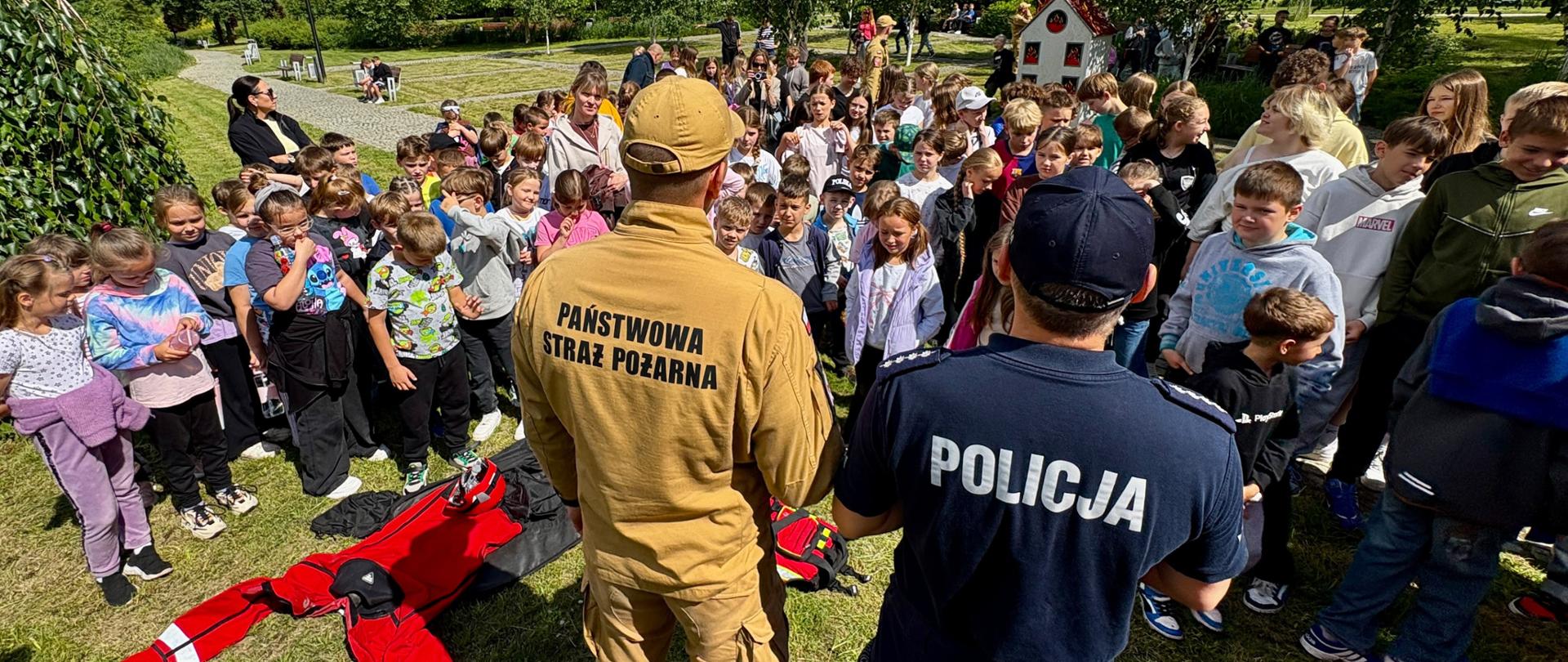 Bezpieczny wypoczynek nad wodą – działania profilaktyczne policjantów i strażaków dla uczniów szkół podstawowych