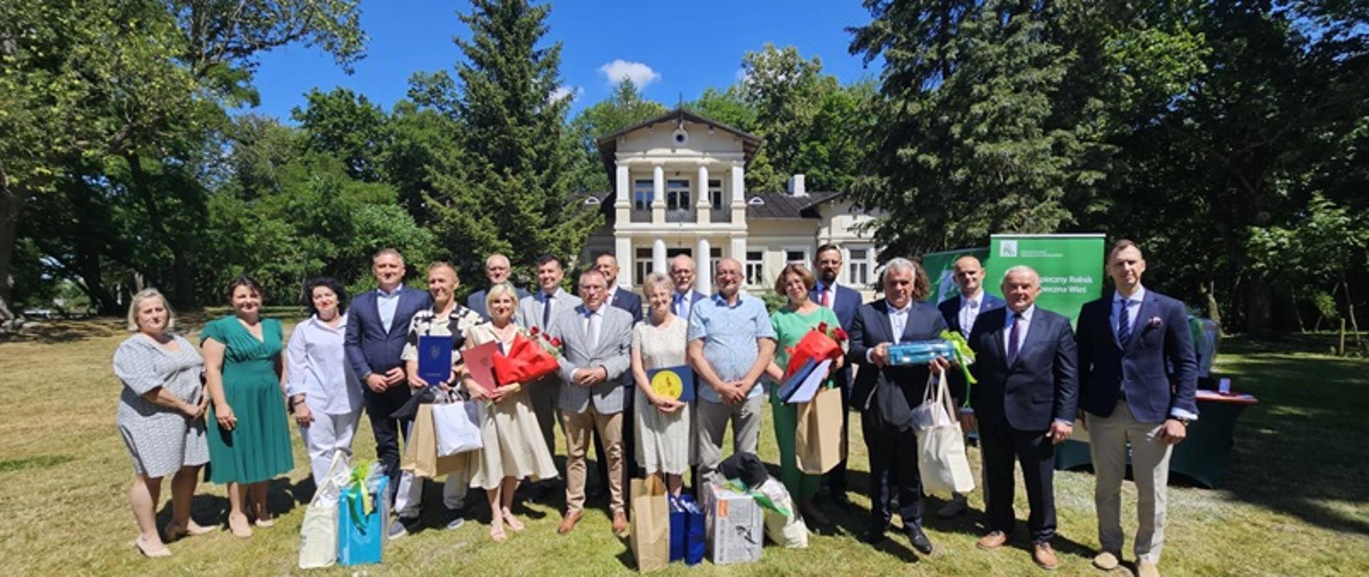 Osoby z I, II i III miejsca wraz z zaproszonymi gośćmi