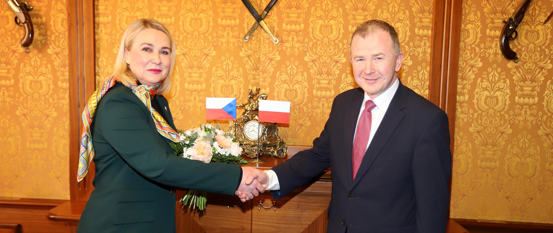 Přijetí vv Polska
MO Jana Černochová
16. 1. 2023
Foto Jan Schejbal
www.jan-schejbal.cz