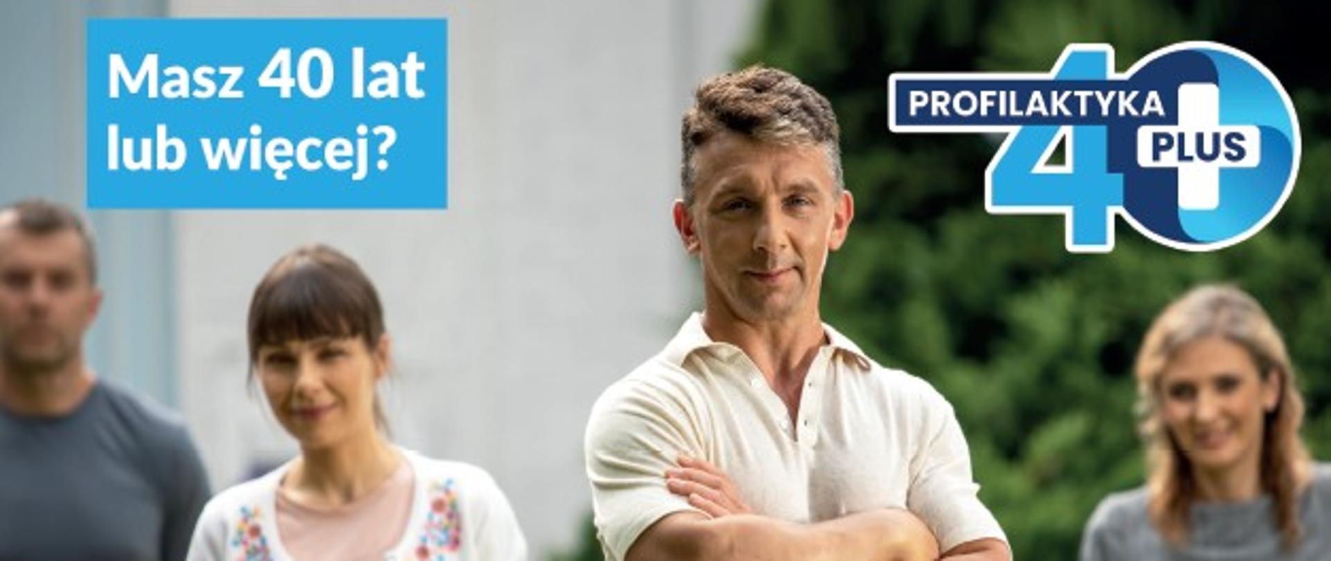 Obraz przestawia 4 uśmiechnięte osoby po 40-stce, po lewej stronie widnieje napis "Masz 40lat lub więcej?" po prawej stronie "Profilaktyka 40plus" poniżej w punktach instrukcja jak skorzystać z pakietu bezpłatnych badań diagnostycznych"
