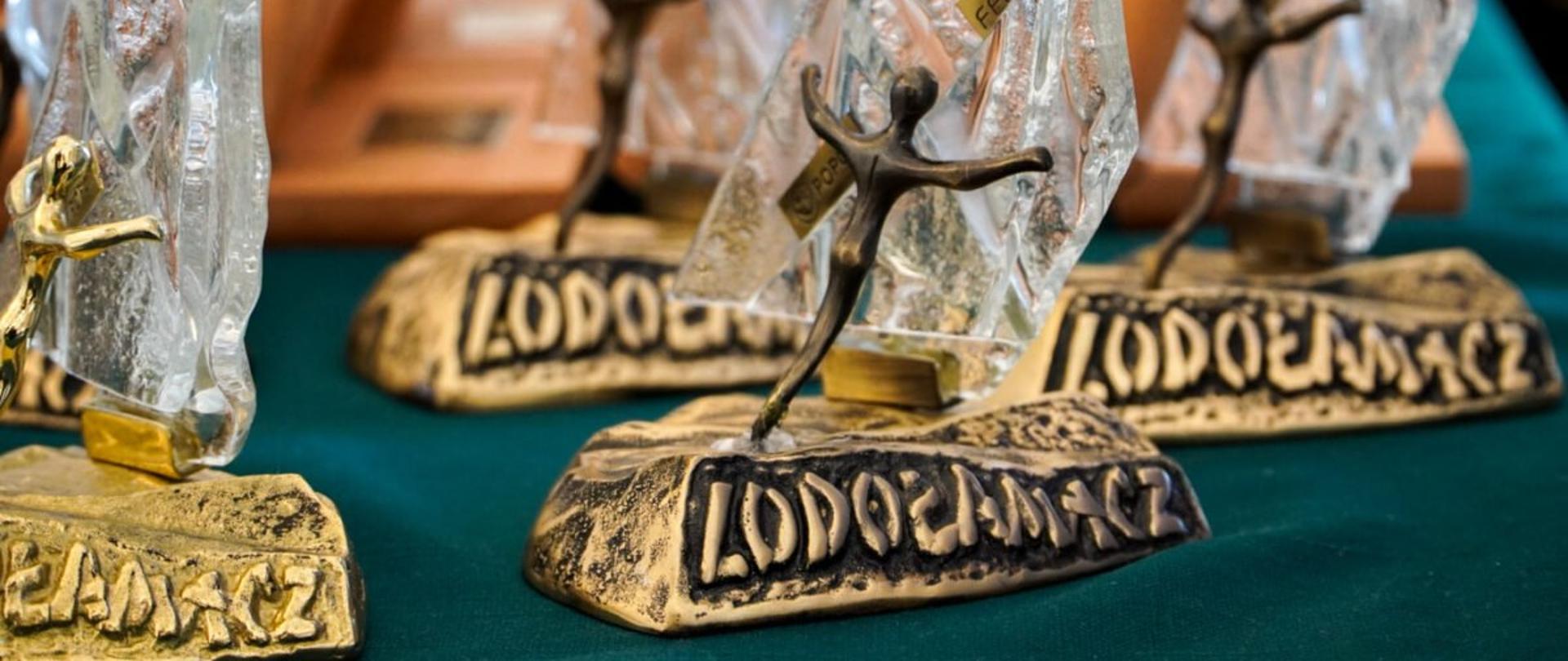 Statuetki lodołamaczy