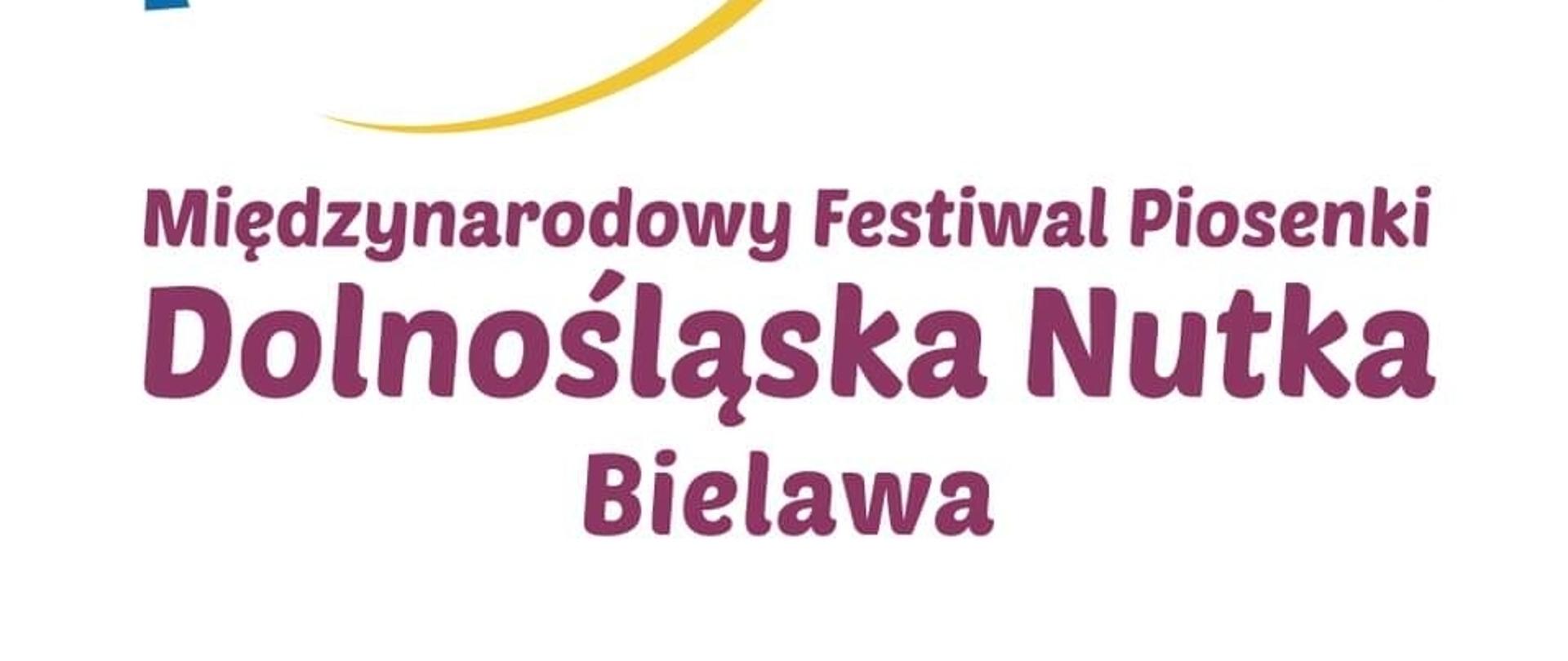 Plakat Miedzynarodowego Festiwalu Piosenki Dolnośląska Butka obywającego się w Bielawie. Na kolorowym tle biało-żołta nuta, z lewej strony sybol Unii Eyropejskiej (okrąg złozony z 12 złotych gwiazd). 