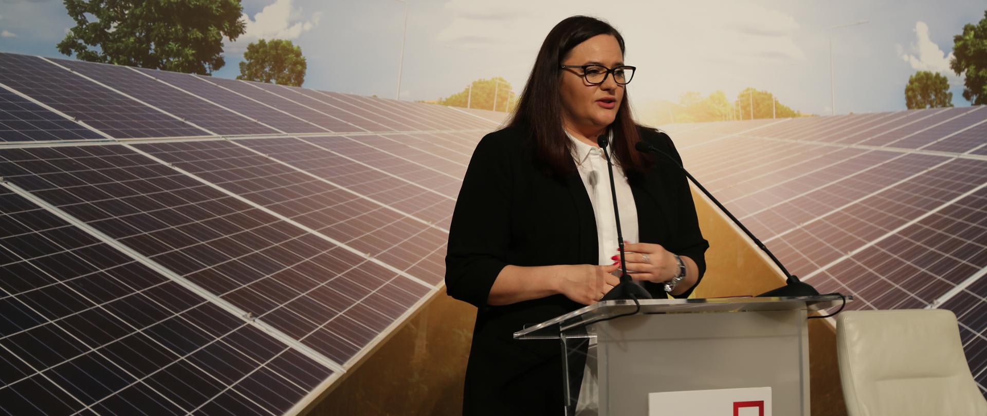 Wiceminister Małgorzata Jarosińska-Jedynak podczas uroczystości w BGK