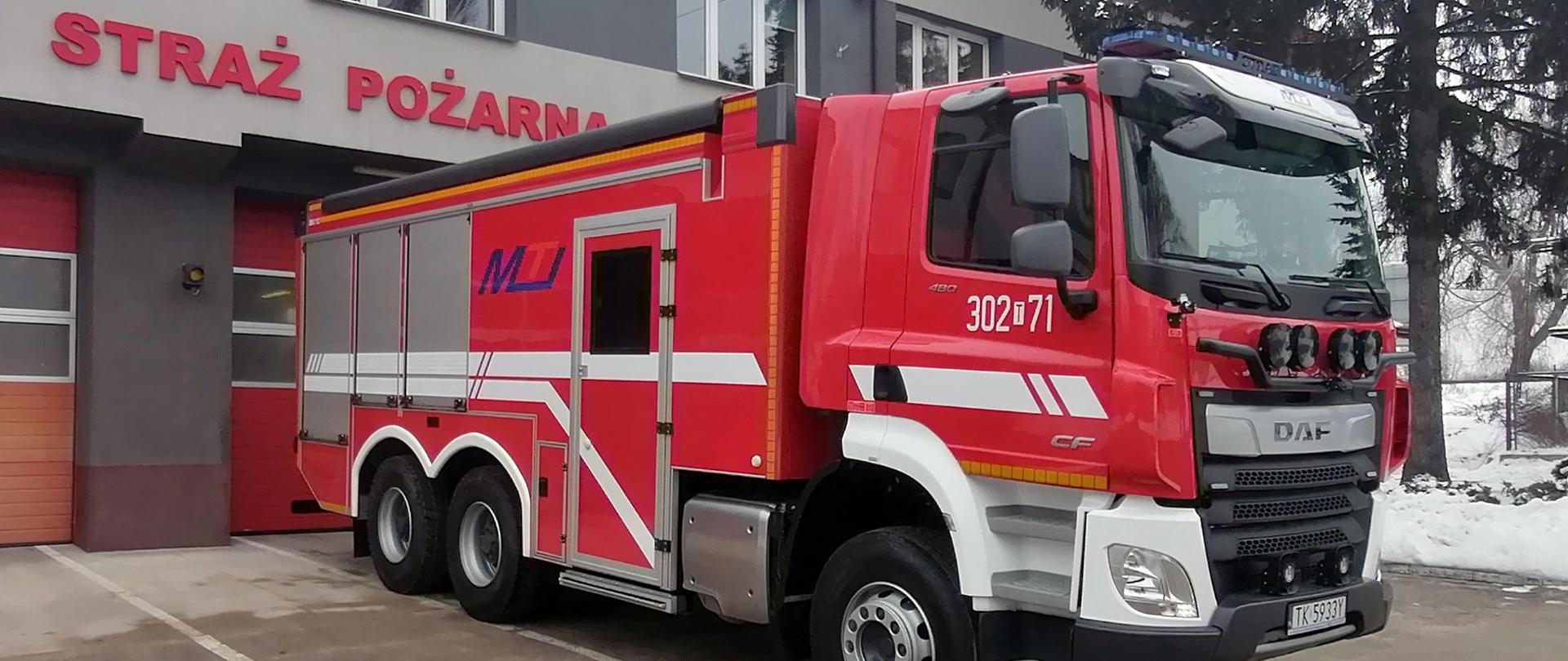 Widok z boku i z przodu na samochód ratownictwa wodnego - SRw DAF