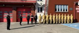 Uroczysta zmiana służby z podniesieniem Flagi Państwowej