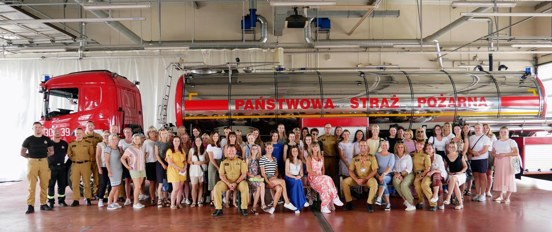 W dniach 24-25.08.2023 uczestniczyliśmy w konferencji przedmiotowo-metodycznej „Strażak Sam to nie bohater bajki – edukacja najmłodszych w zakresie bezpieczeństwa”. W pierwszym dniu mieliśmy zaszczyt wcielić się w rolę prelegentów. Organizatorem spotkania w Akademi im. Jakuba z Paradyża w Gorzowie Wielkopolskim był Wojewódzki Ośrodek Metodyczny w Gorzowie Wielkopolskim.