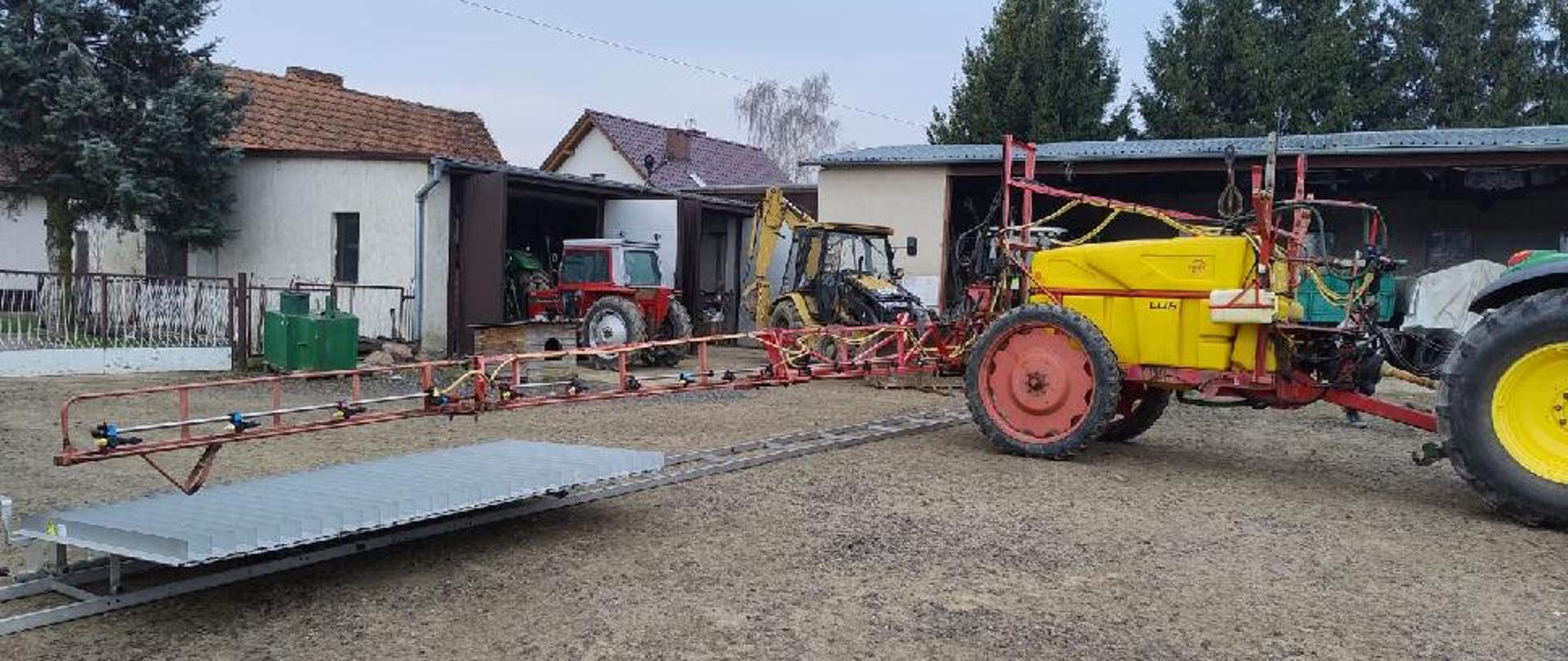 Zdjęcie przedstawia opryskiwacz w trakcie badań