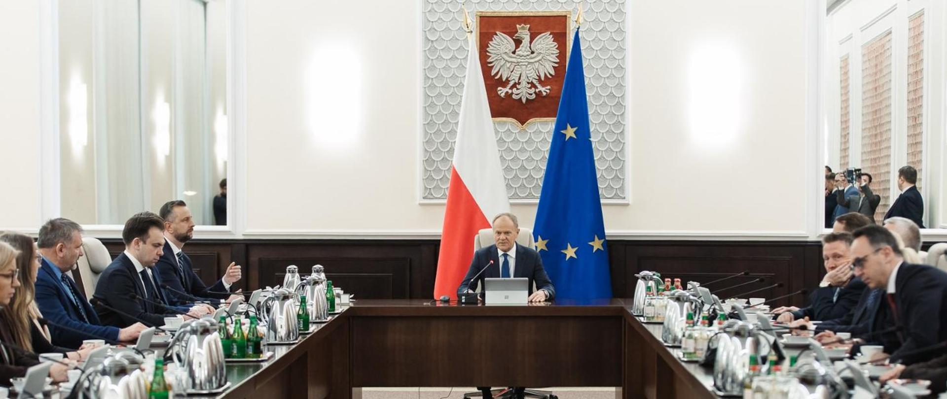 Premier Donald Tusk i ministrowie podczas posiedzenia Rady Ministrów w KPRM