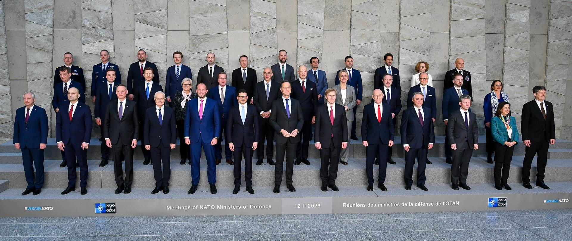 Ministers and Secretary General standing in three rows, posing for a family photo