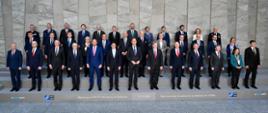 Ministers and Secretary General standing in three rows, posing for a family photo