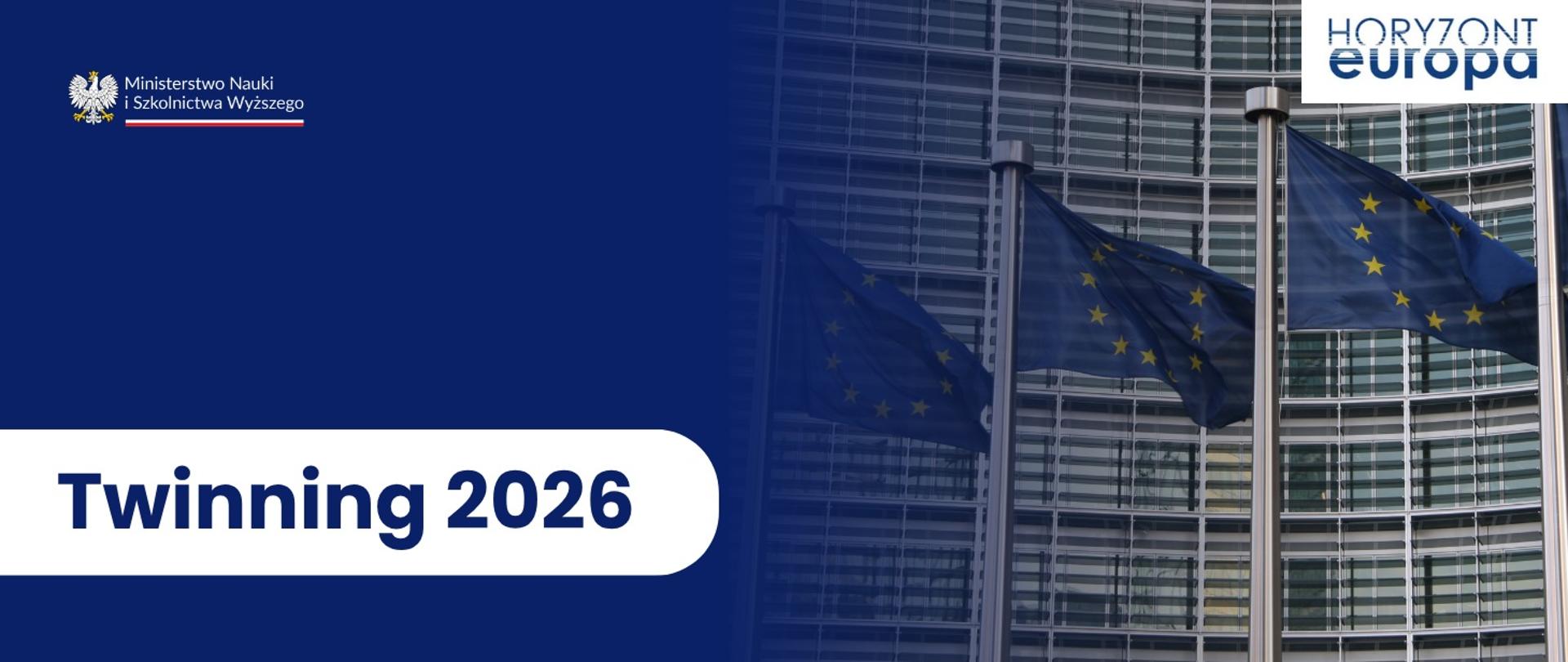 Grafika - na niebieskim tle napis Twinning 2026 i zdjęcie flag UE.