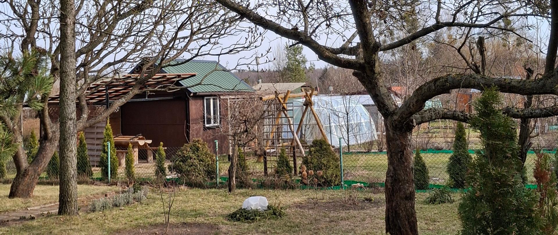 Zdjęcie prezentuje domek w ROD