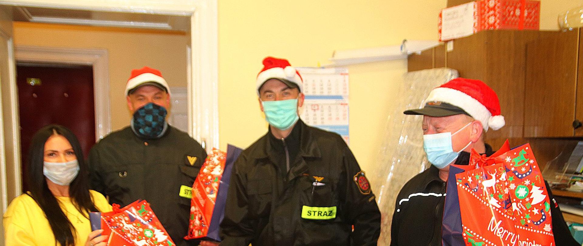 Mikołaje w strażackich mundurach 5