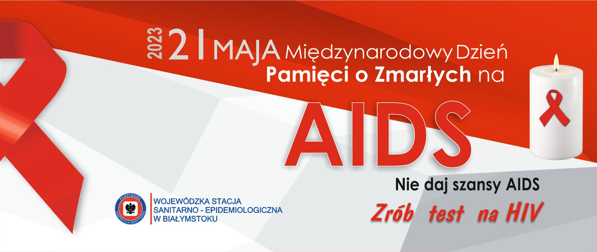 2023 21 maja Międzynarodowy Dzień Pamięci o Zmarłych na AIDS
Nie daj szansy AIDS
Zrób test na HIV
Z lewej strony umieszczono logo Państwowej Inspekcji Sanitarnej i napis Wojewódzka Stacja Sanitarno-Epidemiologiczna w Białymstoku.
Z prawej strony biała paląca się świeczka, na środku której umieszczono symbol "czerwoną wstążkę".