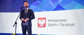 Minister Kamil Bortniczuk podczas gali Guttmanny 2021