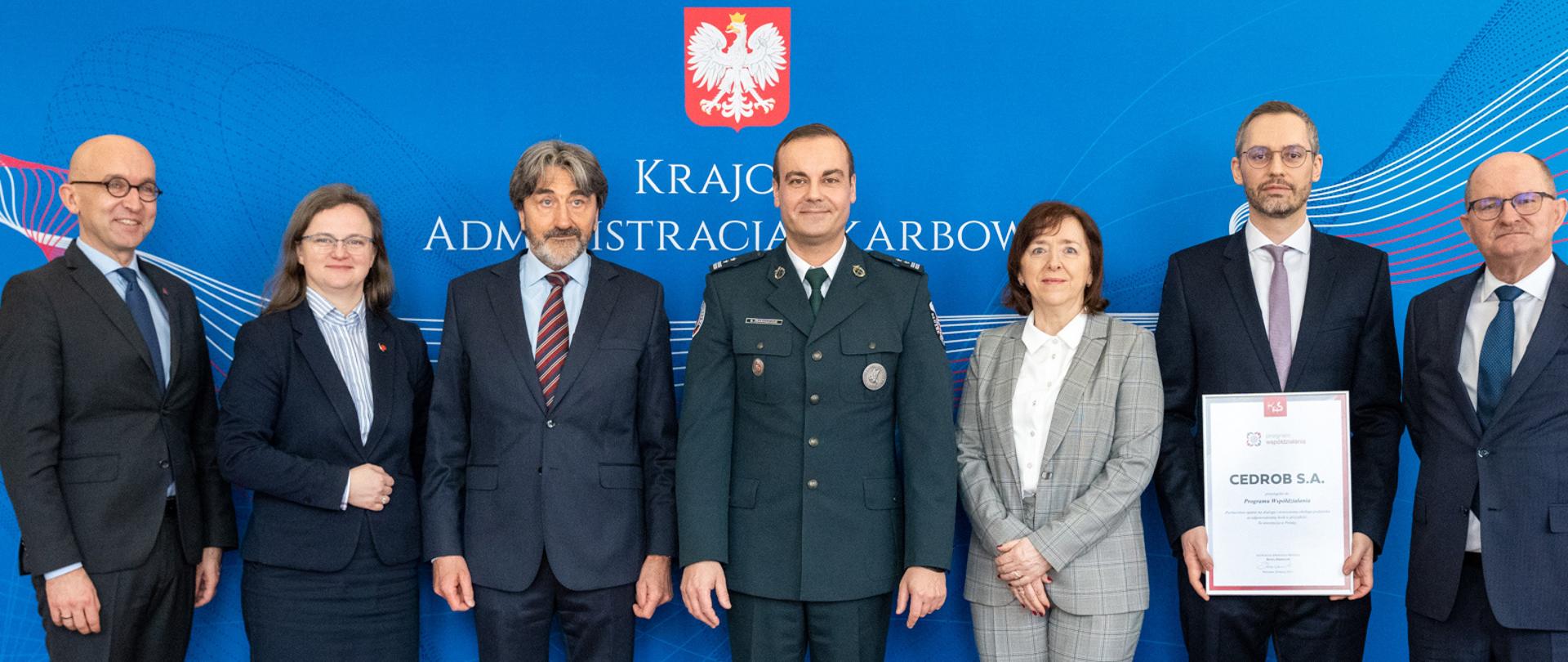 Uczestnicy spotkania, na zdjęciu Szef KAS Bartosz Zbaraszczuk, zastępca Szefa KAS Anna Chałuba, przedstawiciele CEDROB S.A.