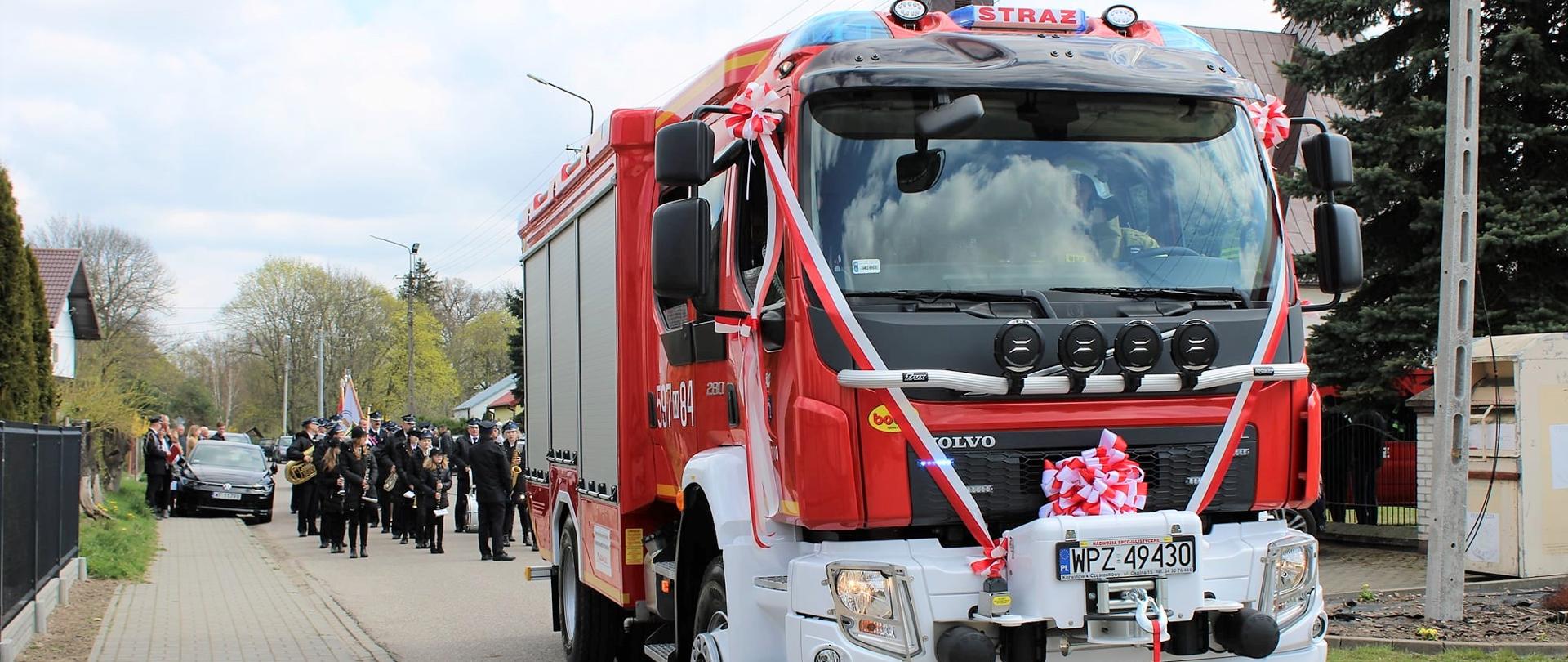 Zdjęcie - Uroczyste przekazanie samochodu ratowniczo – gaśniczego OSP w Lesznie