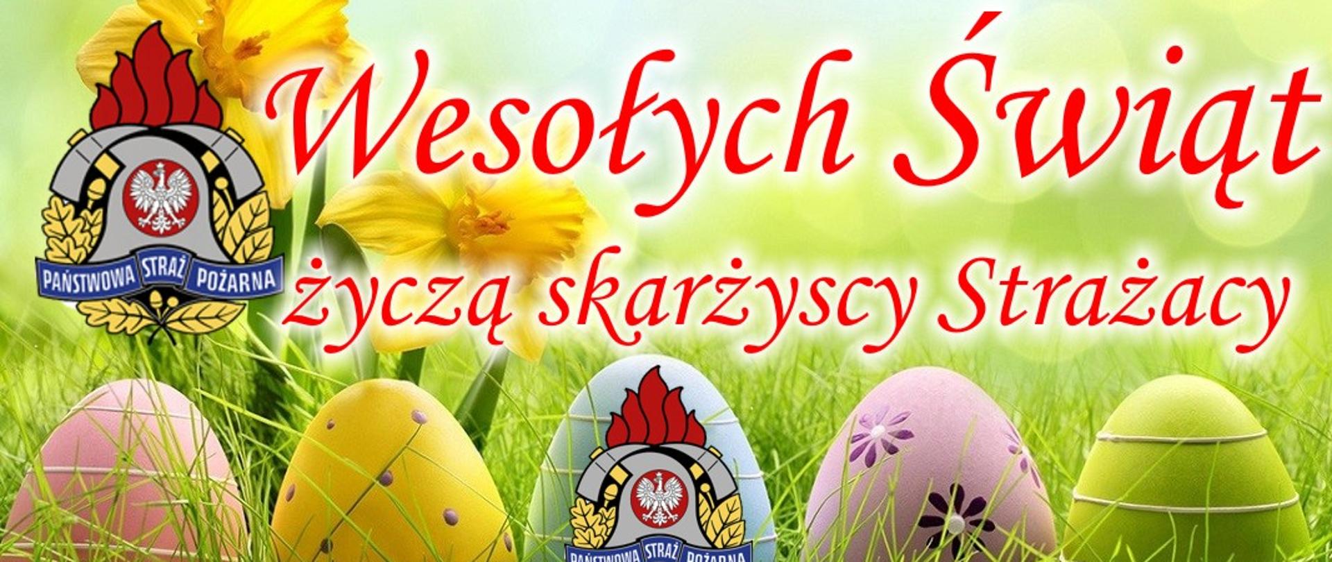 Na zdjęciu widoczny jest duży czerwony napis Wesołych Świąt życzą skarżyscy Strażacy poniżej napisu widać kolorowe pisanki na jednej z nich środkowej znajduje się logo PSP. Logo widnieje również w lewym górnym rogu zdjęcia. W tle widać zieloną trawę oraz żółte kwiaty.