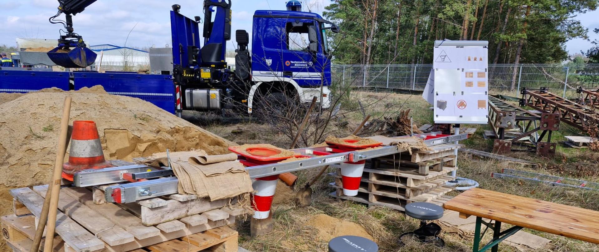 Stoisko z napełniania worków podczas warsztatów. 