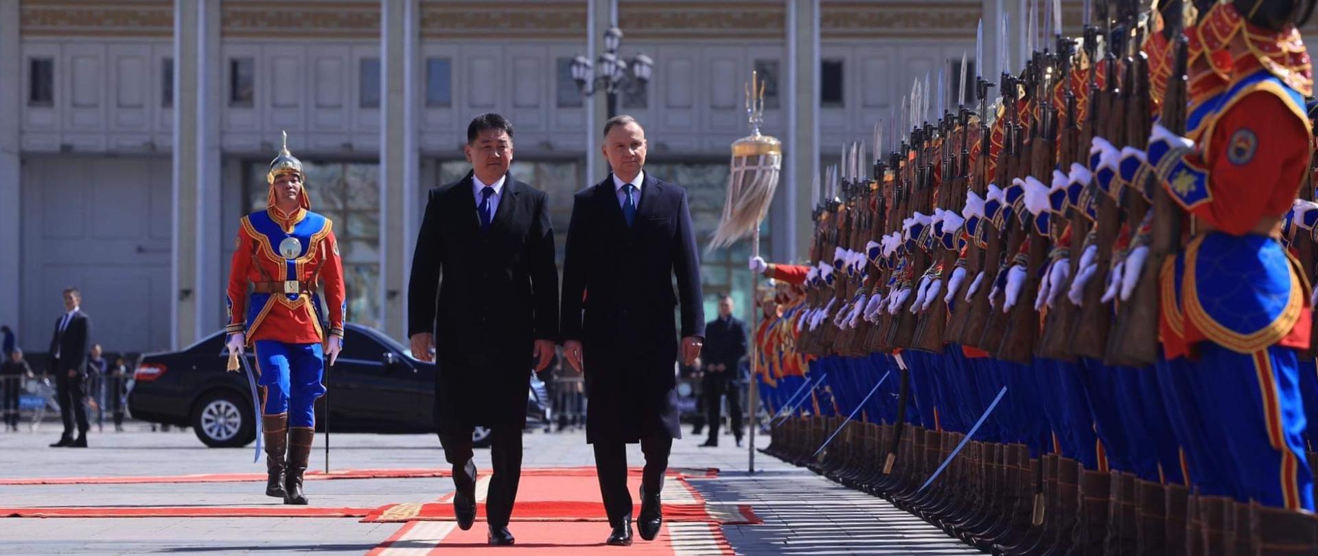 ceremonia powitania na placu Suche Batora