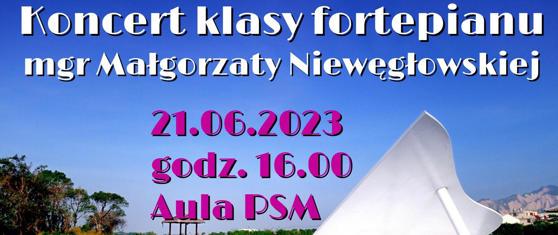 Zdjęcie przedstawiające biały, drewniany (ozdobny) fortepian w krajobrazie fioletowych kwiatów. W tle napisy: "Koncert klasy fortepianu Małgorzaty Niewęgłowskiej odbędzie się 21 czerwca 2023 r. o godz. 16.00 w auli szkoły."
