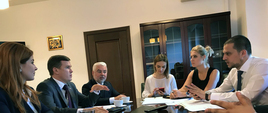 Oficjalna wizyta Ministra Bańki w Rumunii - Rozmowy przy stole