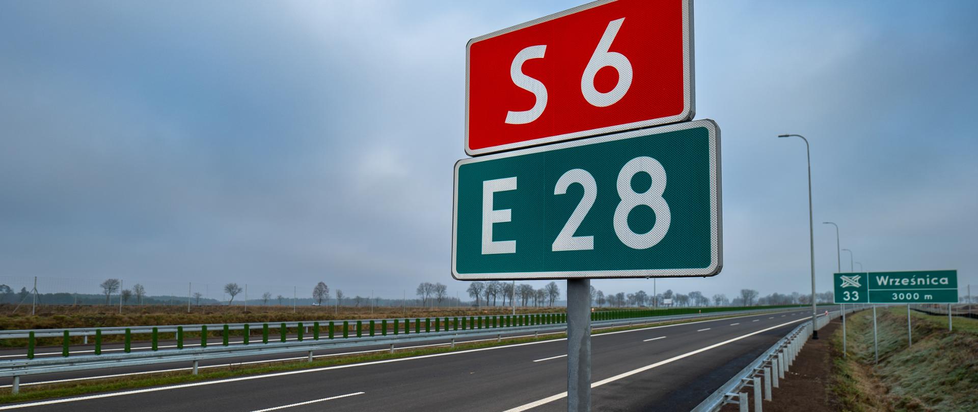 Droga ekspresowa, zbliżenie na tablicę ze znakiem S6