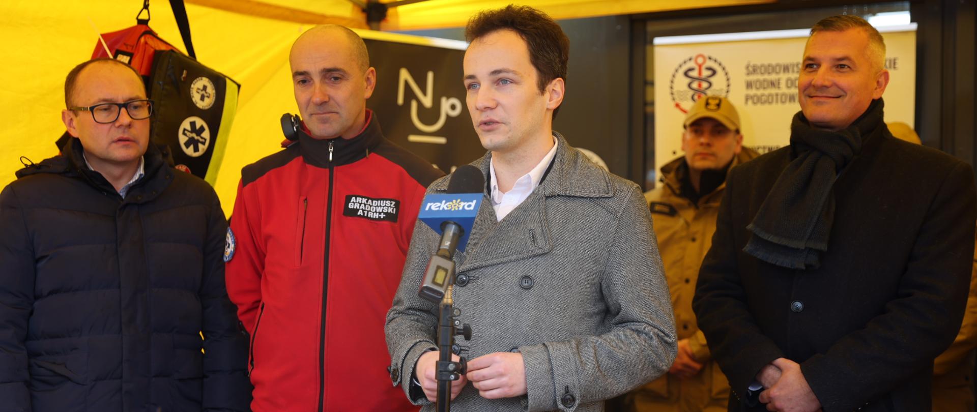 Przekazanie sprzętu dla Środowiskowo-Lekarskiego Wodnego Ochotniczego Pogotowia Ratunkowego w Radomiu