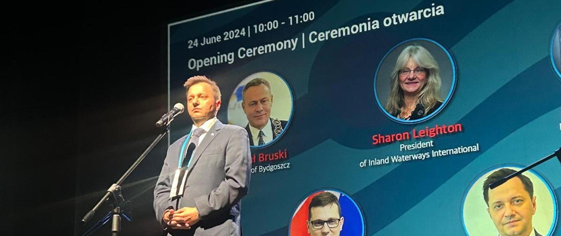World Canals Conference - międzynarodowa konferencja poświęcona śródlądowym drogom wodnym. Zastępca Prezesa PGW WP - Mateusz Balcerowicz podczas oficjalnego otwarcia konferencji