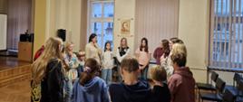 Grupa dzieci, które uczestniczyły warsztatach i konsultacjach psychologicznych CEA pt. "Żeby chciało się chcieć " - 17 listopada 2023.