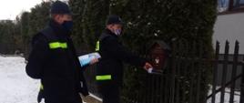 Dystrybucja ulotek COVID-19 przez strażaków OSP