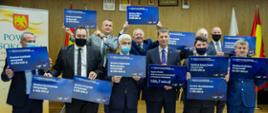 Przekazanie samorządowcom z powiatu sokólskiego promes inwestycyjnych pierwszej edycji Programu Inwestycji Strategicznych w ramach Polskiego Ładu