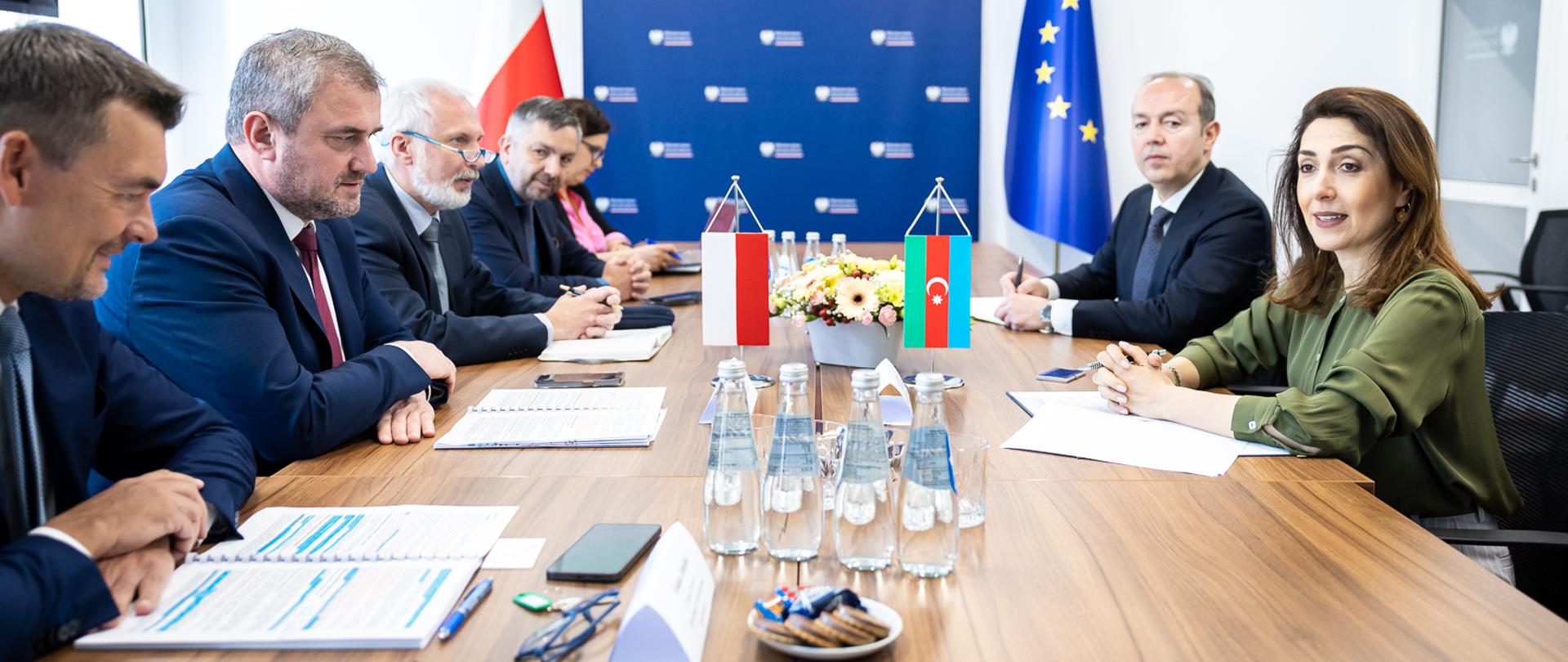 Wiceminister infrastruktury Stanisław Bukowiec spotkał się z Ambasador Azerbejdżanu NNargiz Gurbanovą