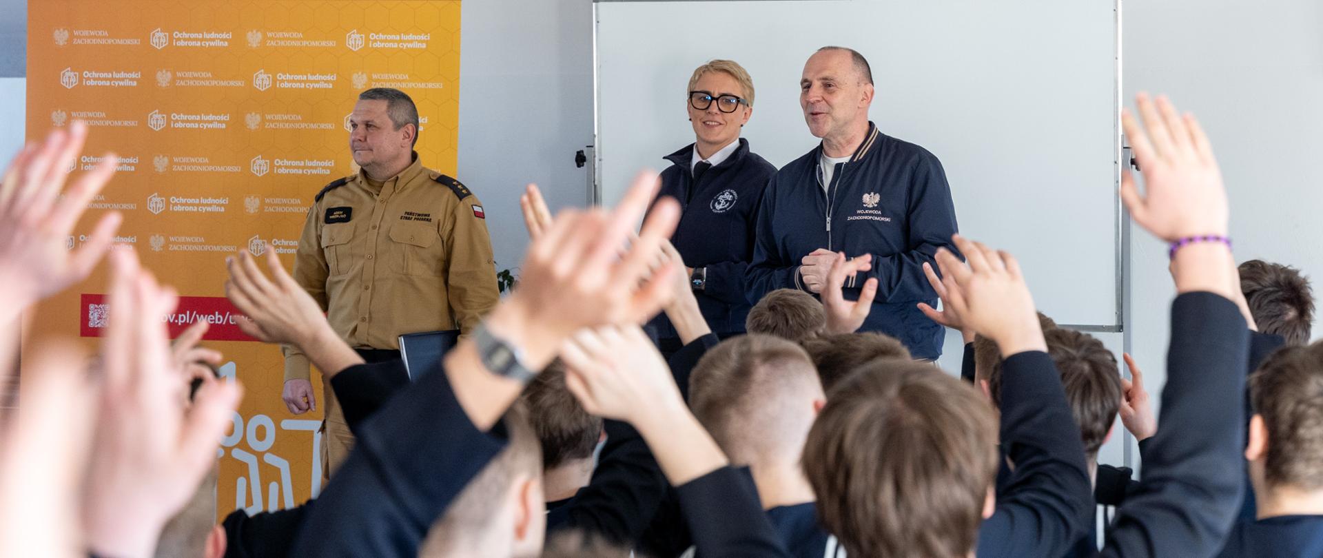 woejwoda powadzi lekcje obywatelską z uczniami 