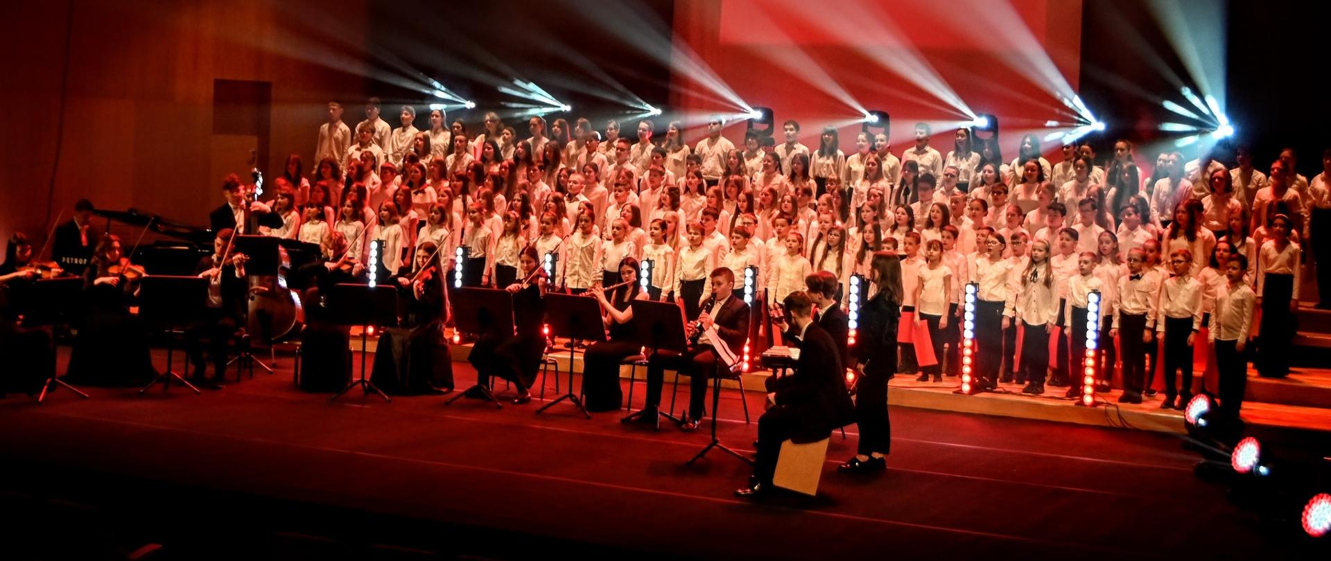 relacja z realizacji spektakularnego teledysku ze sceny Filharmonii Podkarpackiej, gdzie chórom podkarpackich szkół muzycznych towarzyszyła orkiestra kameralna naszej szkoły