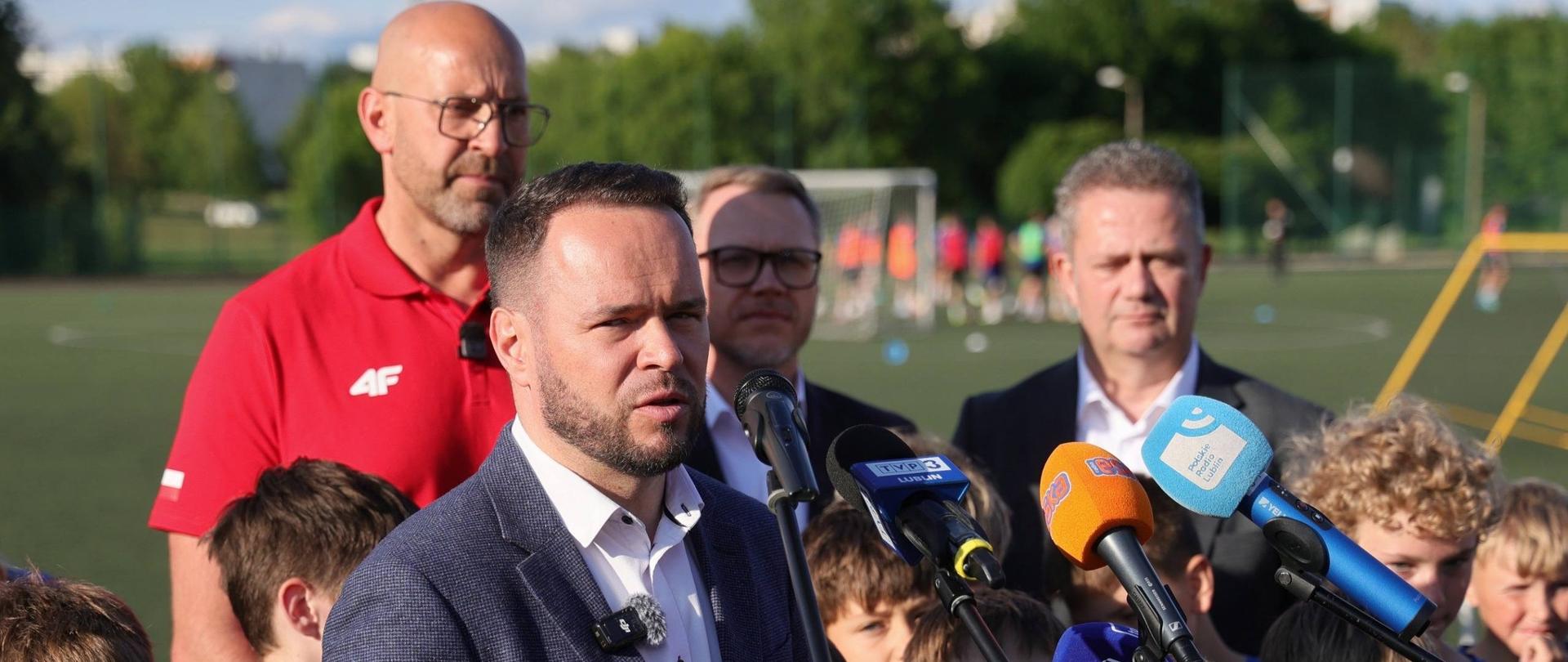 Blisko 11 mln złotych na boiska piłkarskie w regionie
