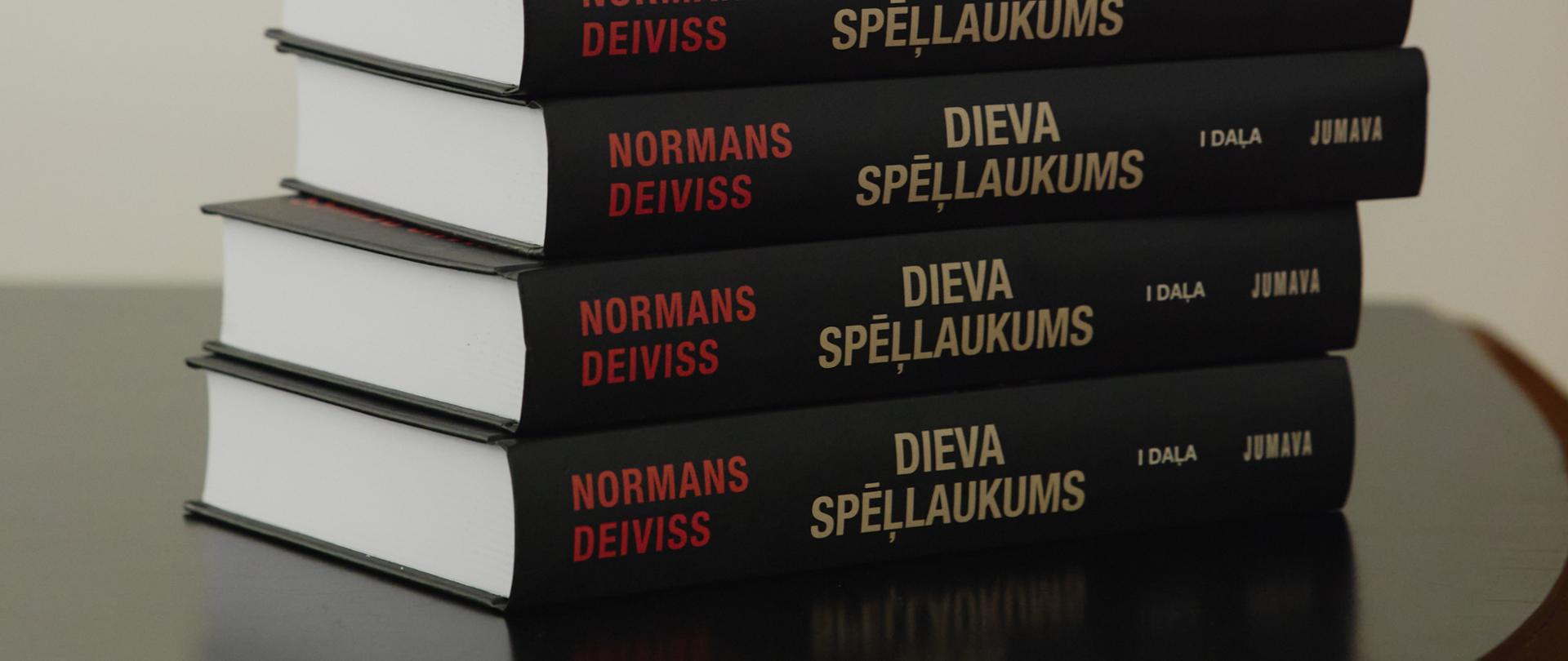 “Dieva spēļlaukums. Polijas vēsture” tulkojuma latviešu valodā pirmizrāde