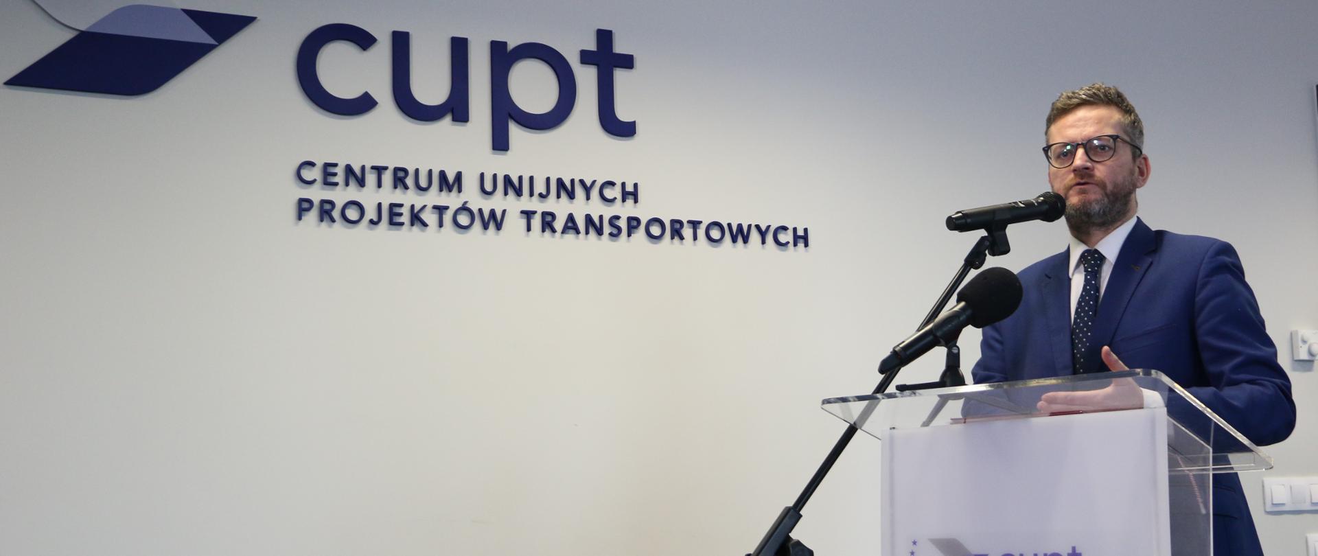 Grzegorz Witkowski podpisanie umów w CUPT