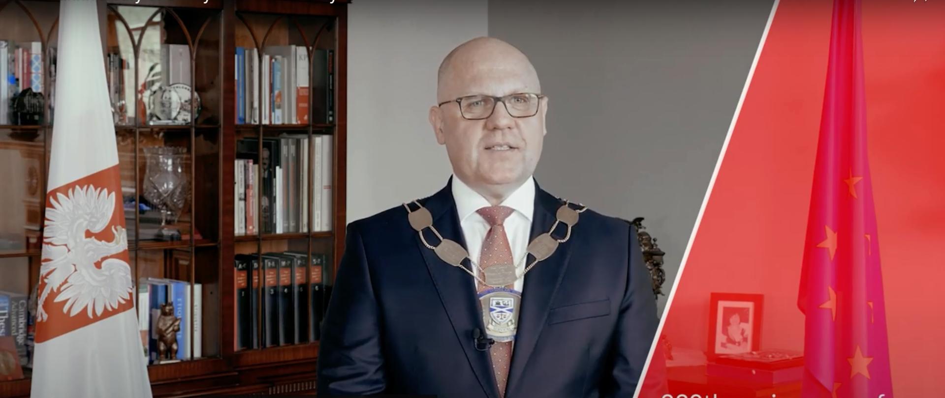 Film z historycznym wprowadzeniem Ambasadorów