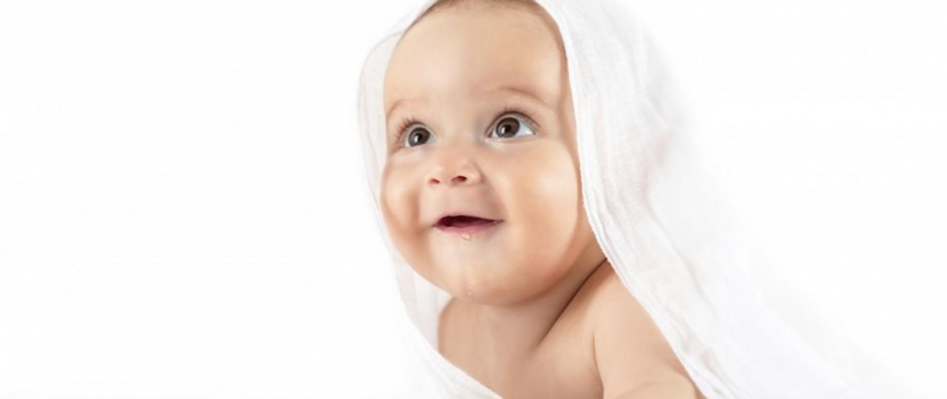 niemowlę pod pieluszką